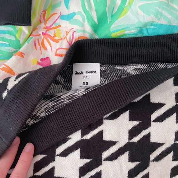 Social Tourist Knit Set - Picture 9 of 9